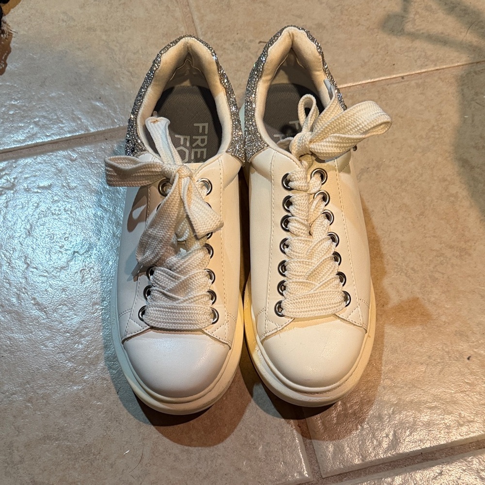 New Balance Women's White and Silver Sneakers